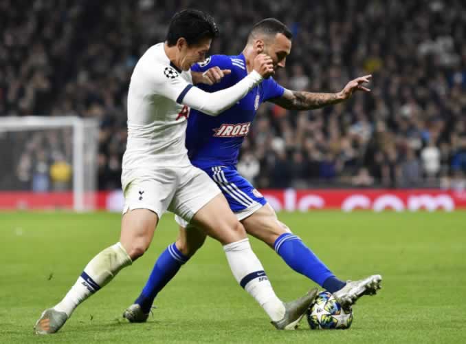 Tóc Ngắn Uốn Cụp